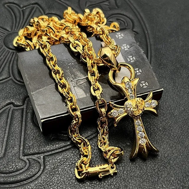 Chrome Hearts Collier avec Croix Gothique Or Blanc et Pierres Pavé-Set 7