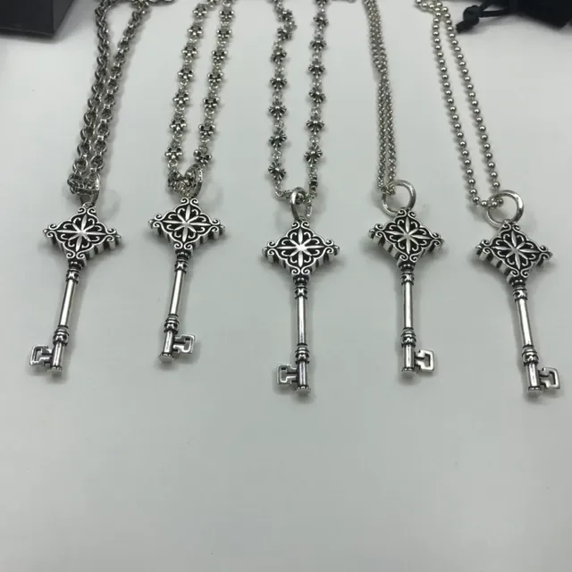 Chrome Hearts pendentif clé collier argenté filigrane 7