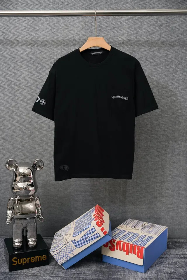 Chrome Hearts सफेद एम्ब्रॉयडर्ड लोगो पॉकेट टी-शर्ट 3