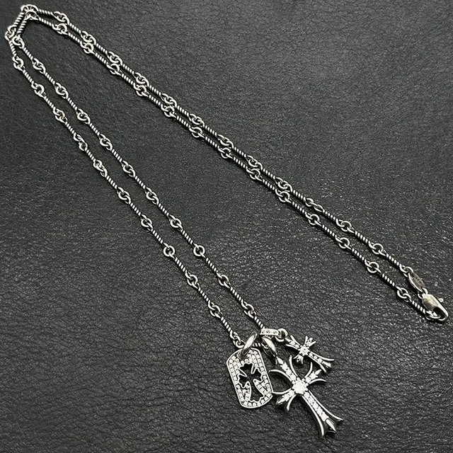 Chrome Hearts Collier de couleur blanc argenté avec pendentif multi-charm et pierres pavé-set 3