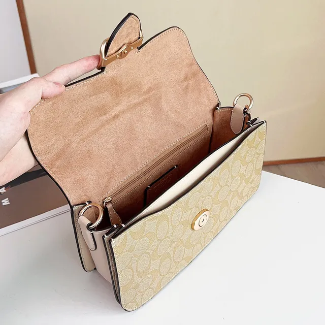 Coach Tabby 双色系印花翻盖信使包 5