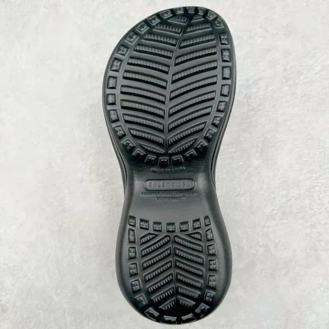 Crocs Classic Clog Black Platform Molded Foam Clog 2