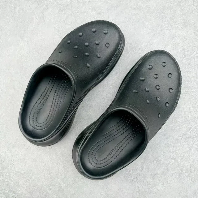 Crocs Classic Clog Black Platform Molded Foam Clog 8
