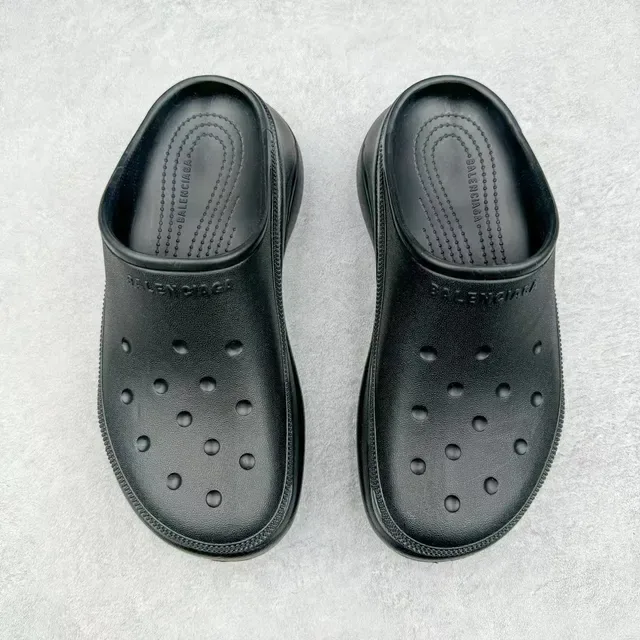 Crocs Classic Clog Black Platform Molded Foam Clog 9