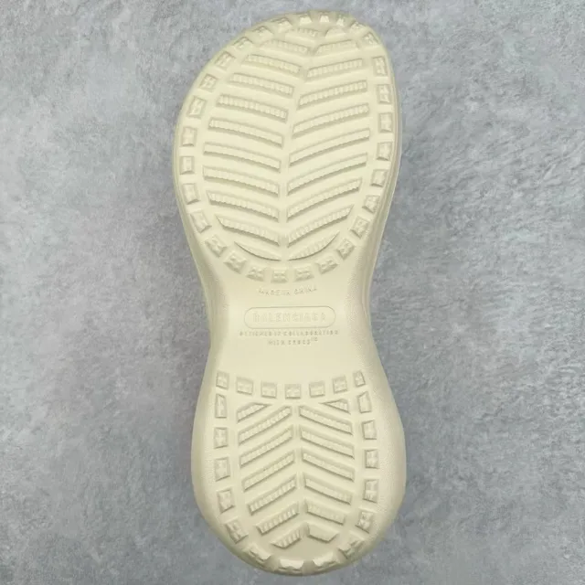 Crocs Echo Clog হালকা বাদামি প্ল্যাটফর্ম স্লিপ-অন ক্লগ 2