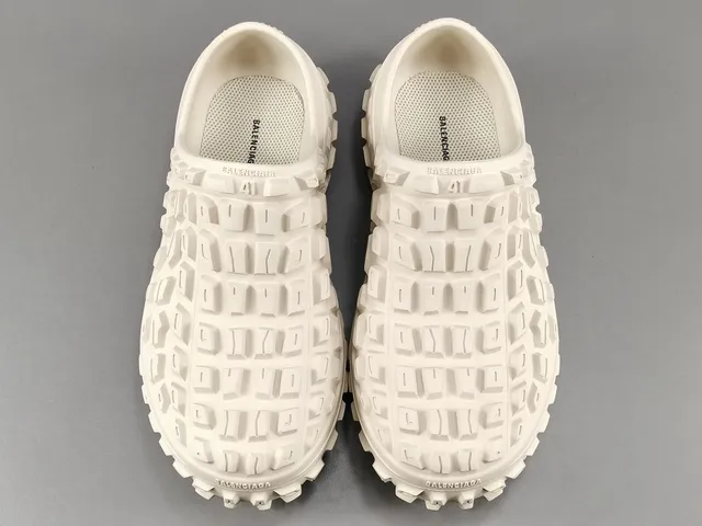 Crocs Echo Clog White Molded Foam Strapless Slip-On Clog 13