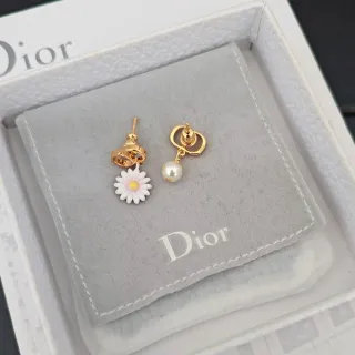 Dior Asymmetrical Gold-Tone Daisy and Pearl Drop Earrings