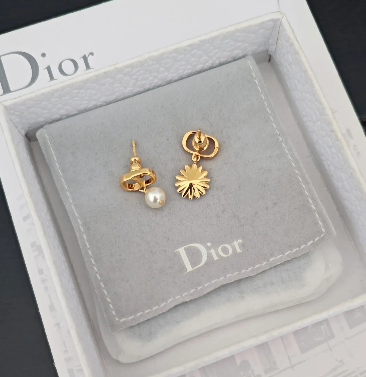 Dior Asymmetrical Gold-Tone Daisy and Pearl Drop Earrings 3