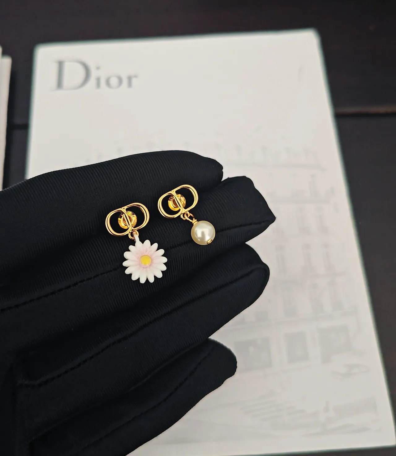 Dior Asymmetrical Gold-Tone Daisy and Pearl Drop Earrings 5