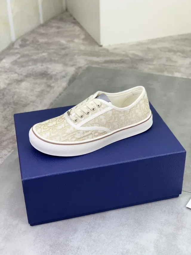Dior B23 Beige Gold Monogrammed Canvas Platform Sole Lifestyle Sneakers 4