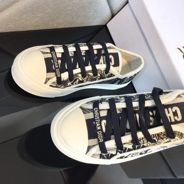 Dior B23 Graphic Print White and Black Lifestyle Sneakers 2