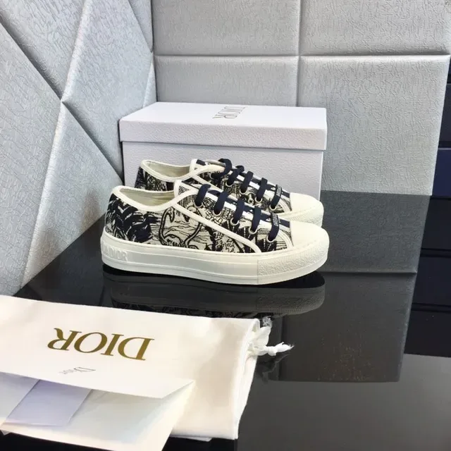 Dior B23 Graphic Print White and Black Lifestyle Sneakers 6