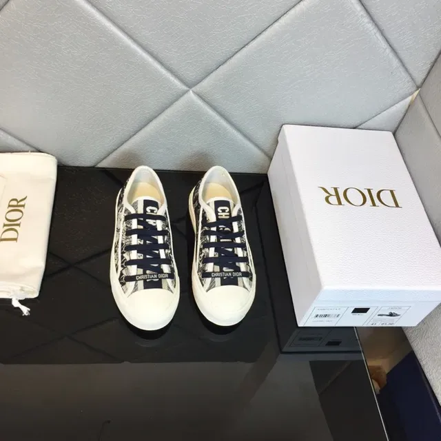 Dior B23 Graphic Print White and Black Lifestyle Sneakers 8