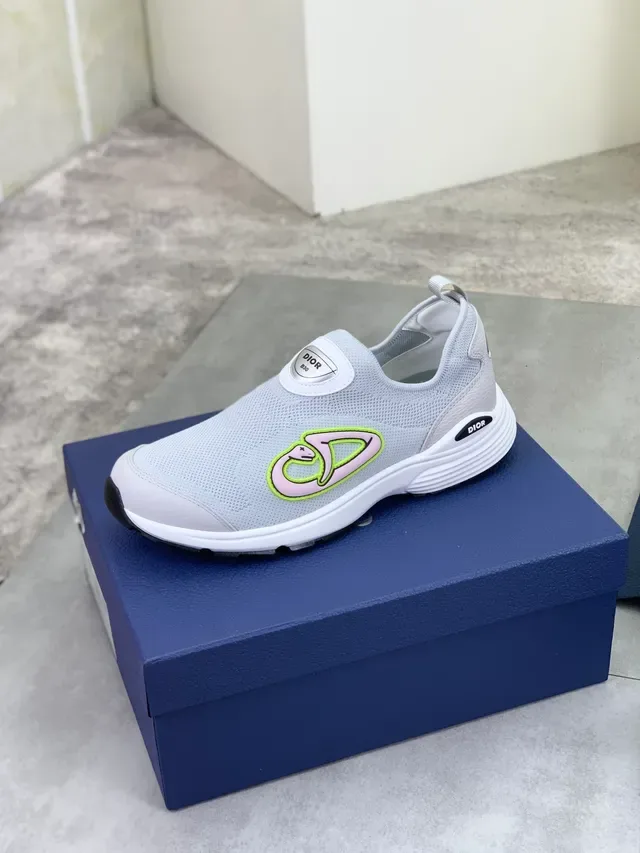Dior B30 رمادي وردي حذاء رياضي أسلوب حياة slip-on من نسيج التريكو مطرزة على شكل الثعبان 4