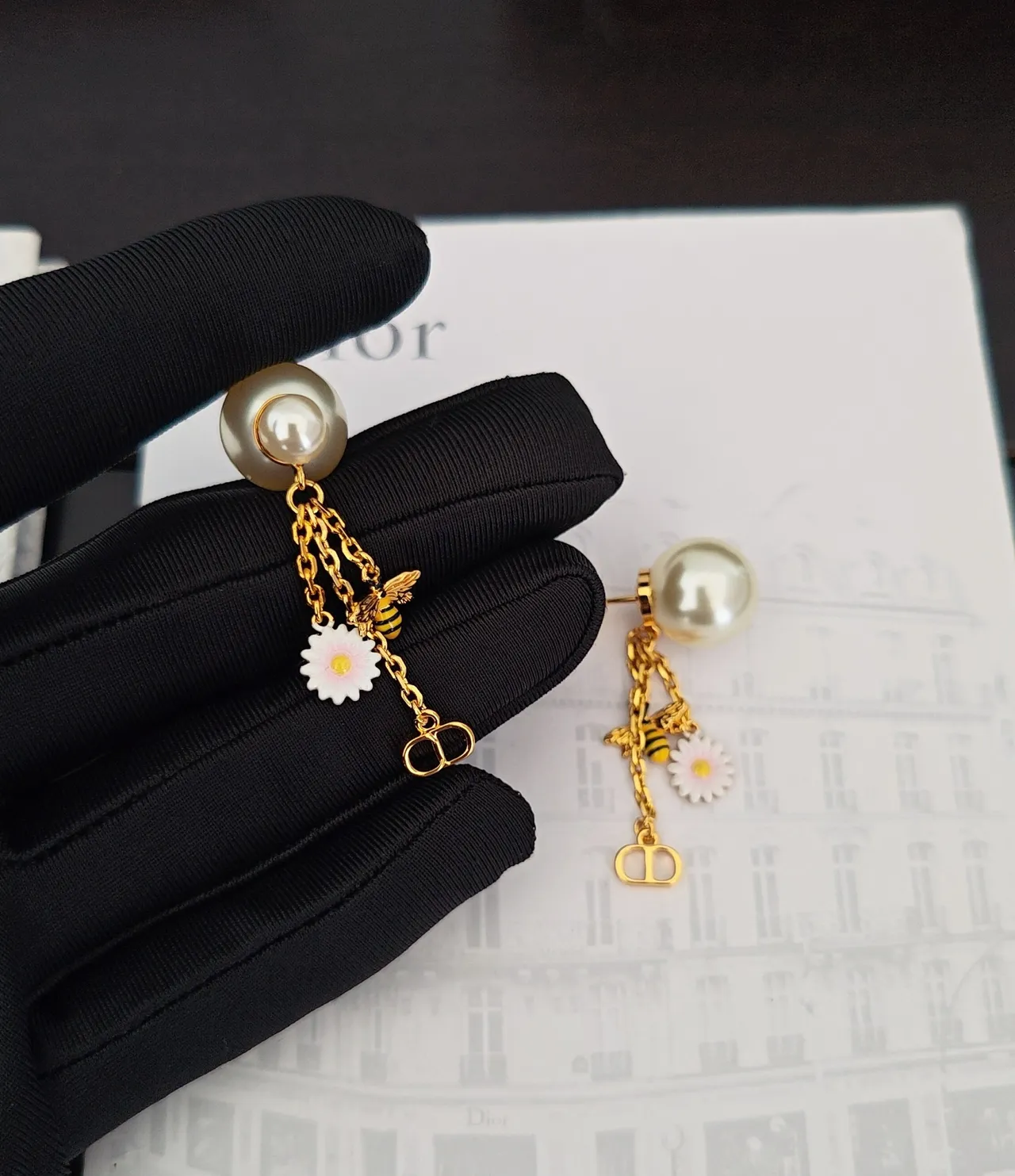 Dior Bee and Daisy Pearl Drop Earrings 4