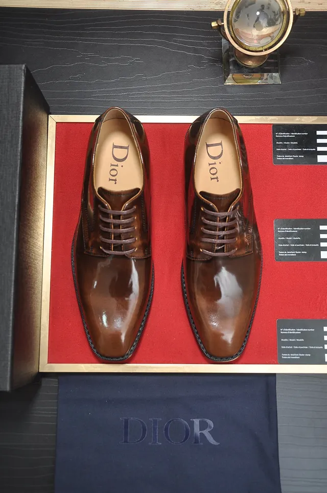 Dior sapatos Oxford de couro polido com ponta de cap marrom preto 5