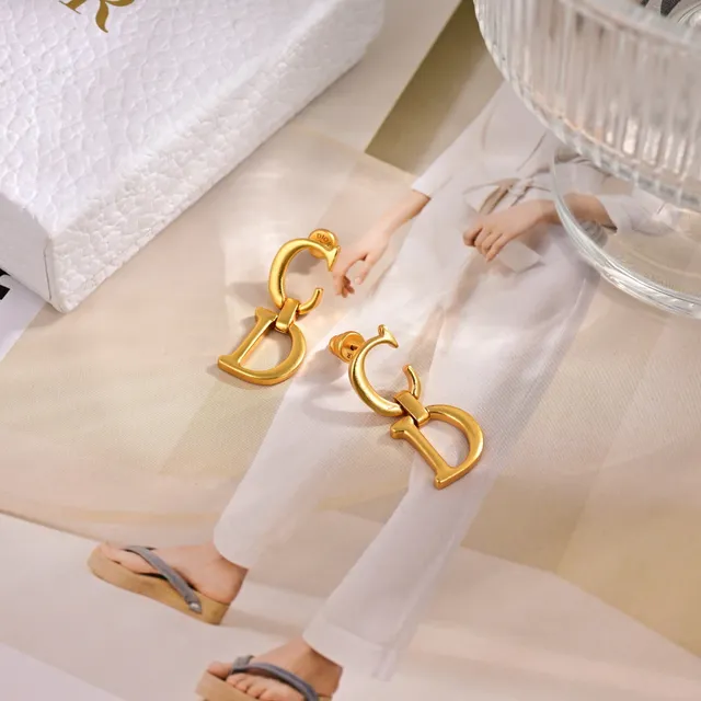 Dior CD শৃঙ্খলা Gold-Tone আন্তঃসংযুক্ত পেন্ডেন্ট মণিহার 5
