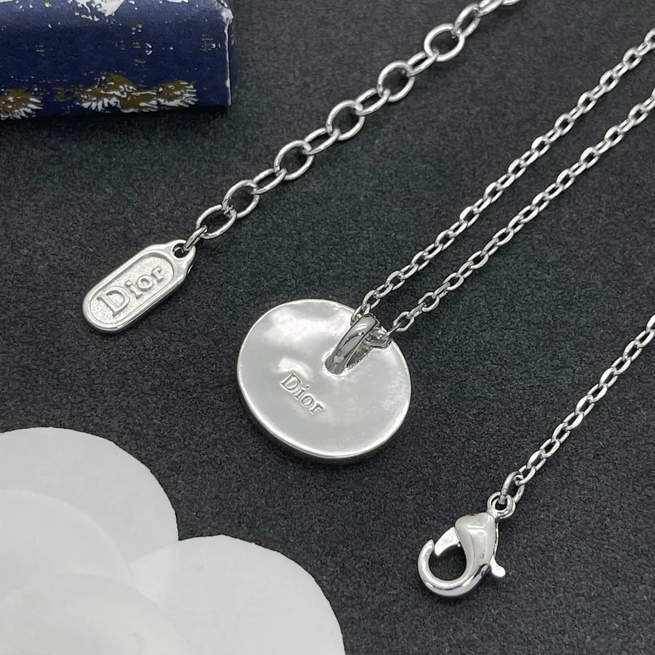 Dior Collier Circular Rose Émail Cristal 4