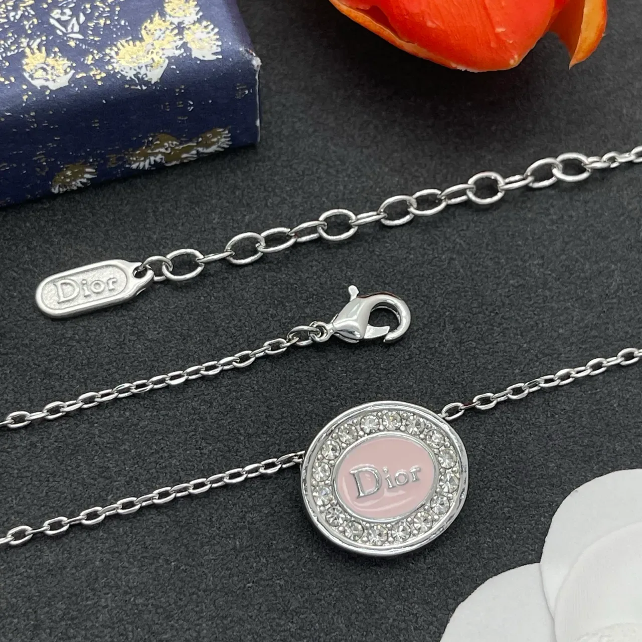 Dior Collier Circular Rose Émail Cristal 5