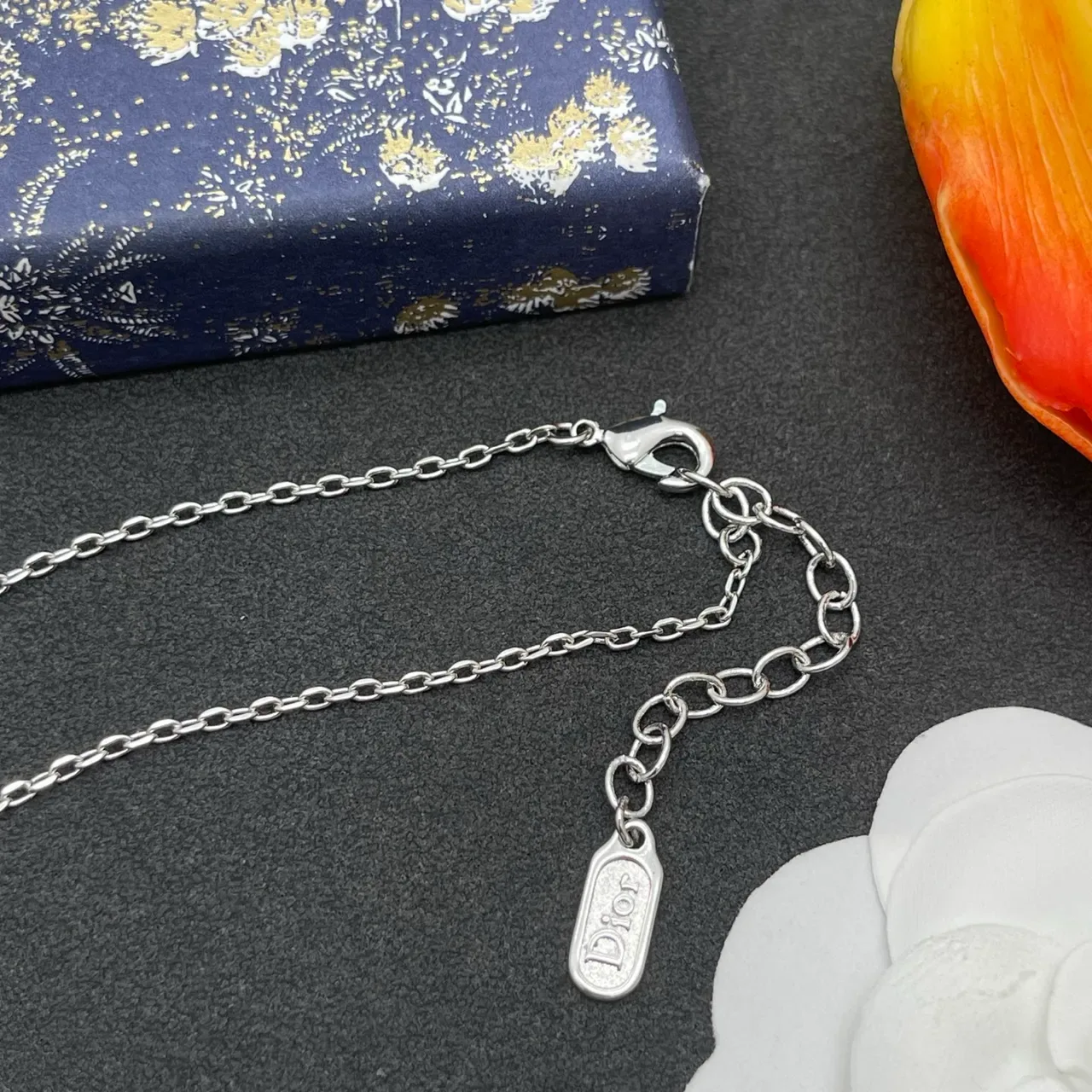 Dior Collier Circular Rose Émail Cristal 6