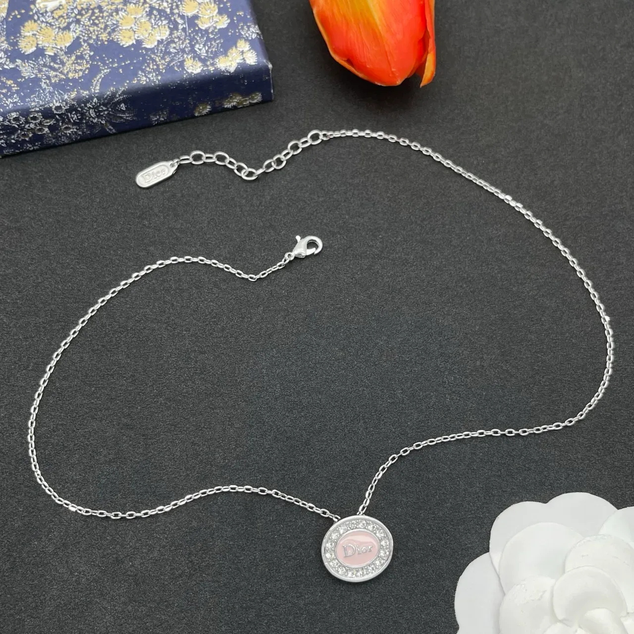 Dior Collier Circular Rose Émail Cristal 9