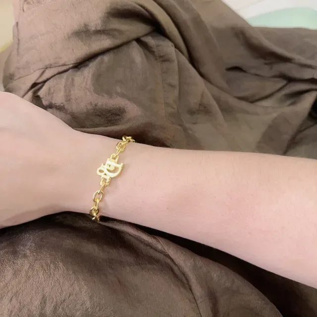 Bracelet Dior Diorama doré chaîne chunky curb-link avec fermoir logo en D 4