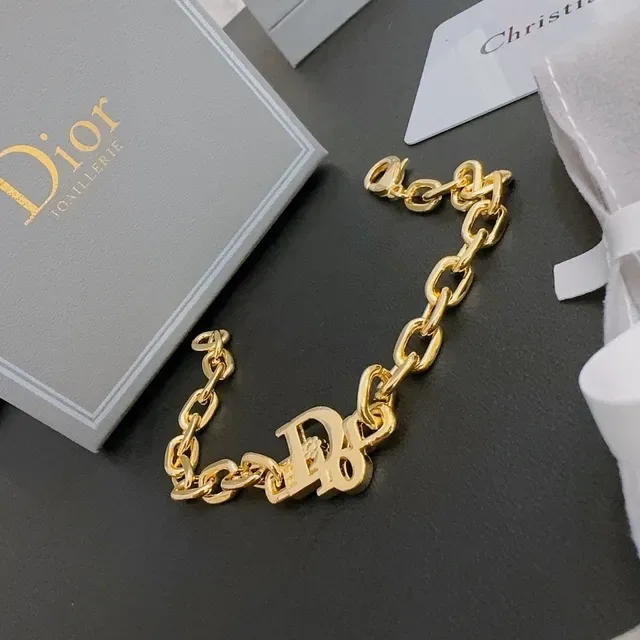 Bracelet Dior Diorama doré chaîne chunky curb-link avec fermoir logo en D 9