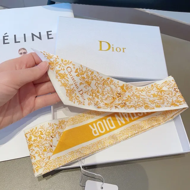 Dior écharpe de soie florale dorée sur blanc 4