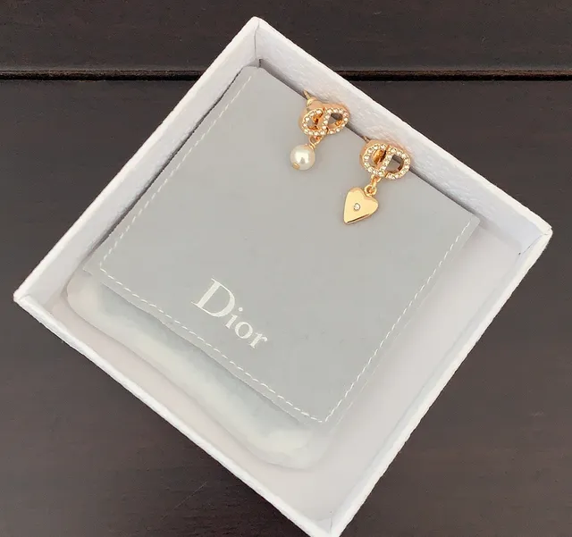 Dior Cristal Motif Ovale Asymétrique Cœur et Perla Boucles d'oreilles pendantes 3