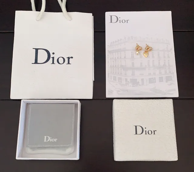 Dior Cristal Motif Ovale Asymétrique Cœur et Perla Boucles d'oreilles pendantes 4