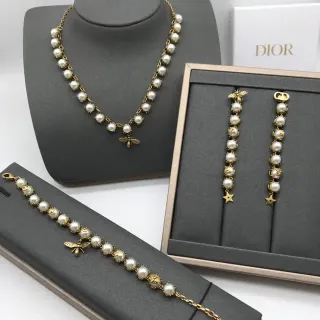 Collier Dior Chaîne dorée blanche motif abeille charm