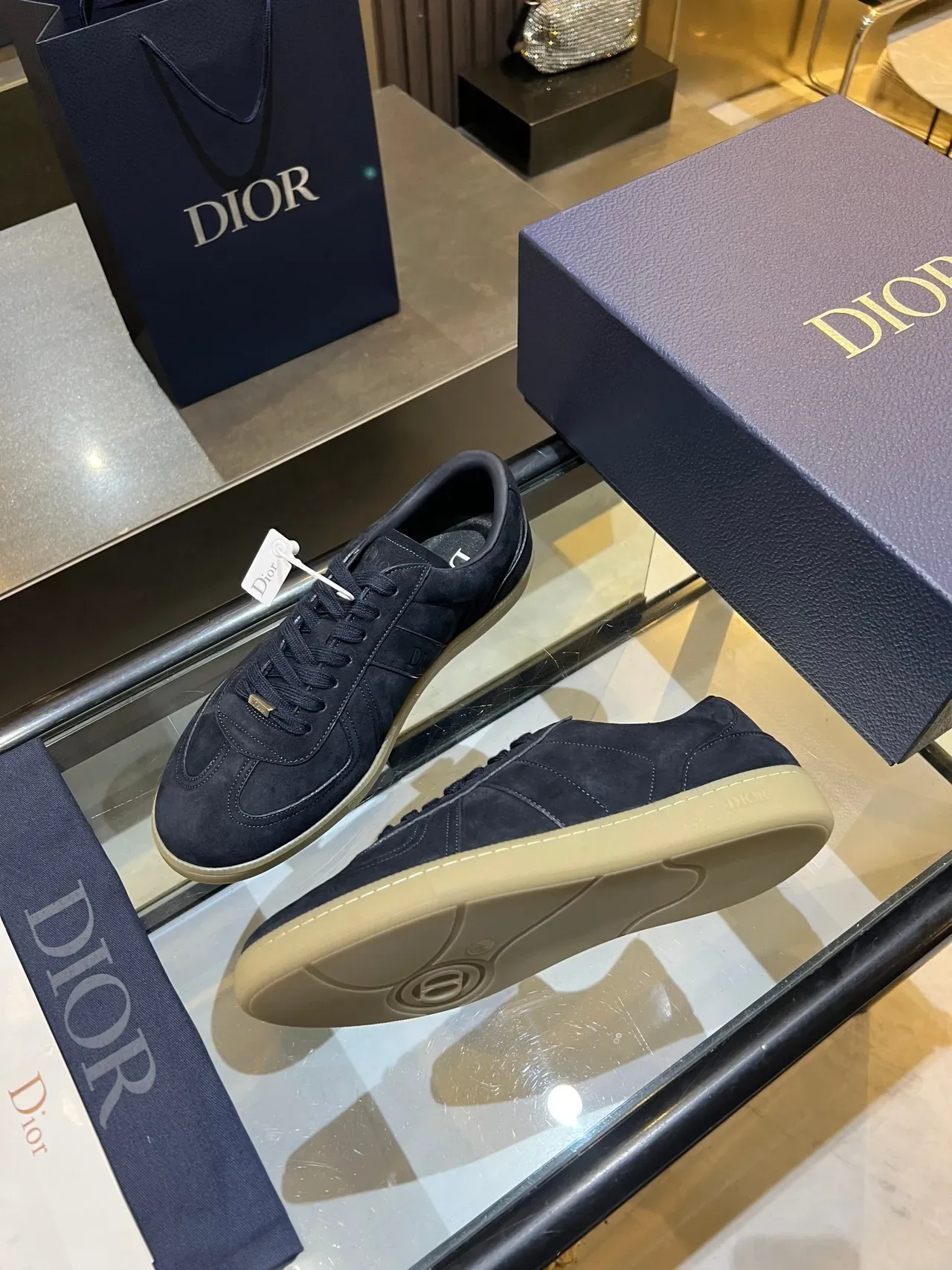 Dior Navy Beige Suede Sneakers Lifestyle Construction Panélée Supérieure 3