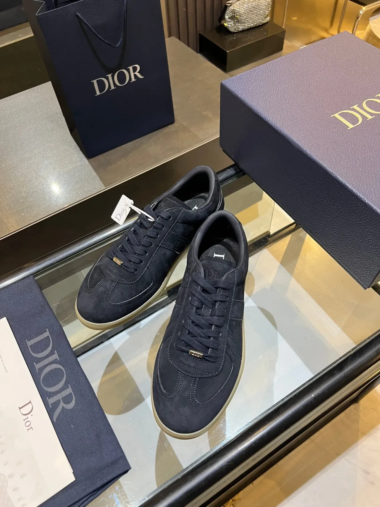 Dior Navy Beige Suede Sneakers Lifestyle Construction Panélée Supérieure 4