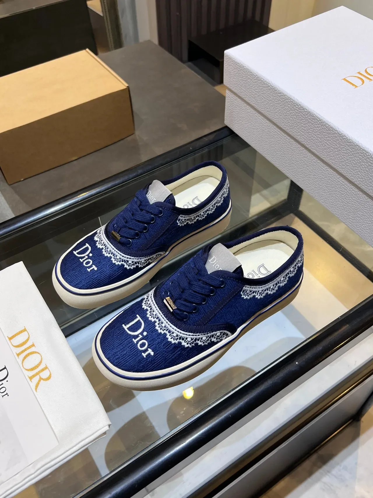 Dior Navy White Blue حذاء لايف ستايل كينيت تطريز دانتيل 2
