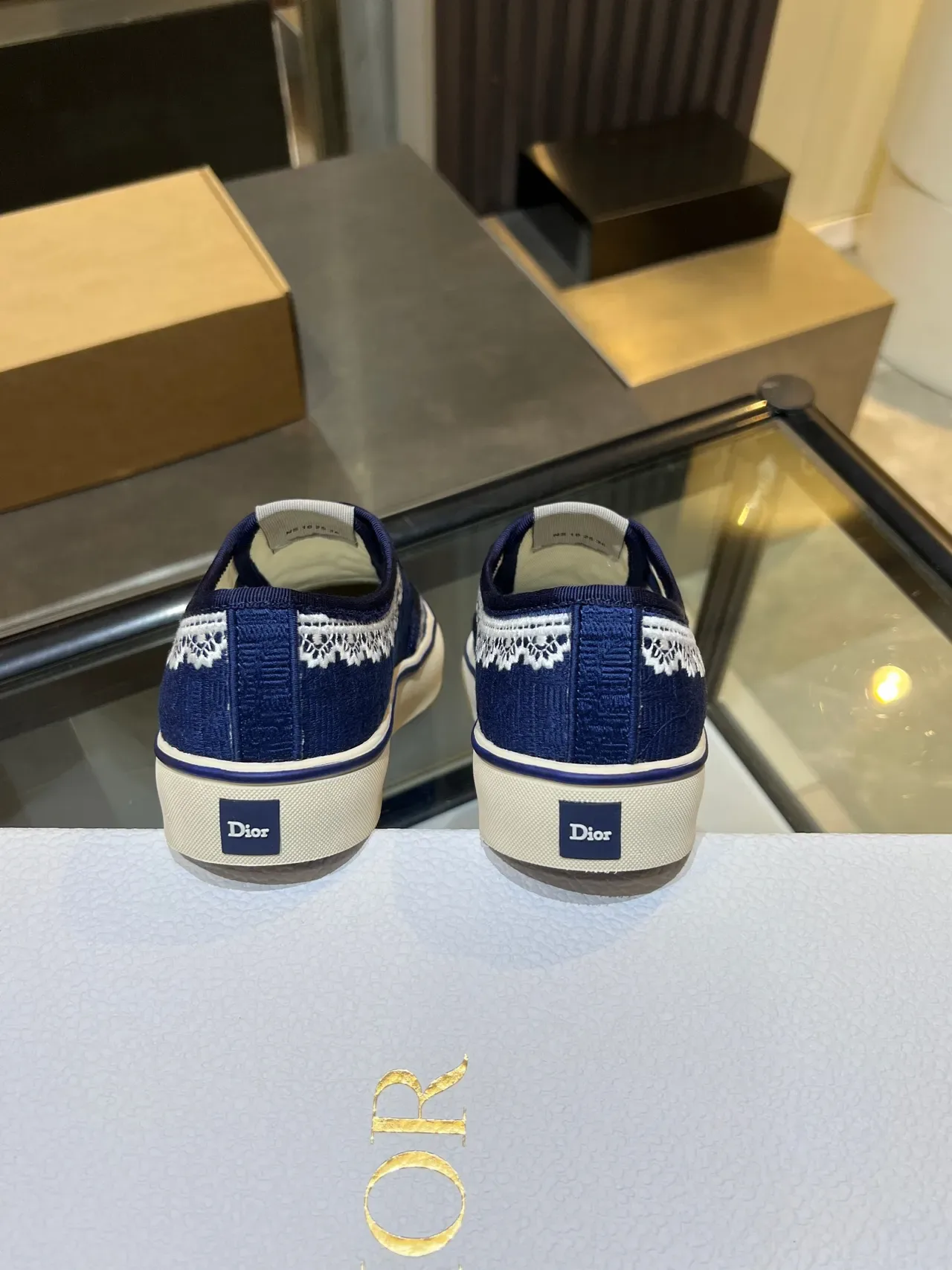 Dior Navy White Blue حذاء لايف ستايل كينيت تطريز دانتيل 4