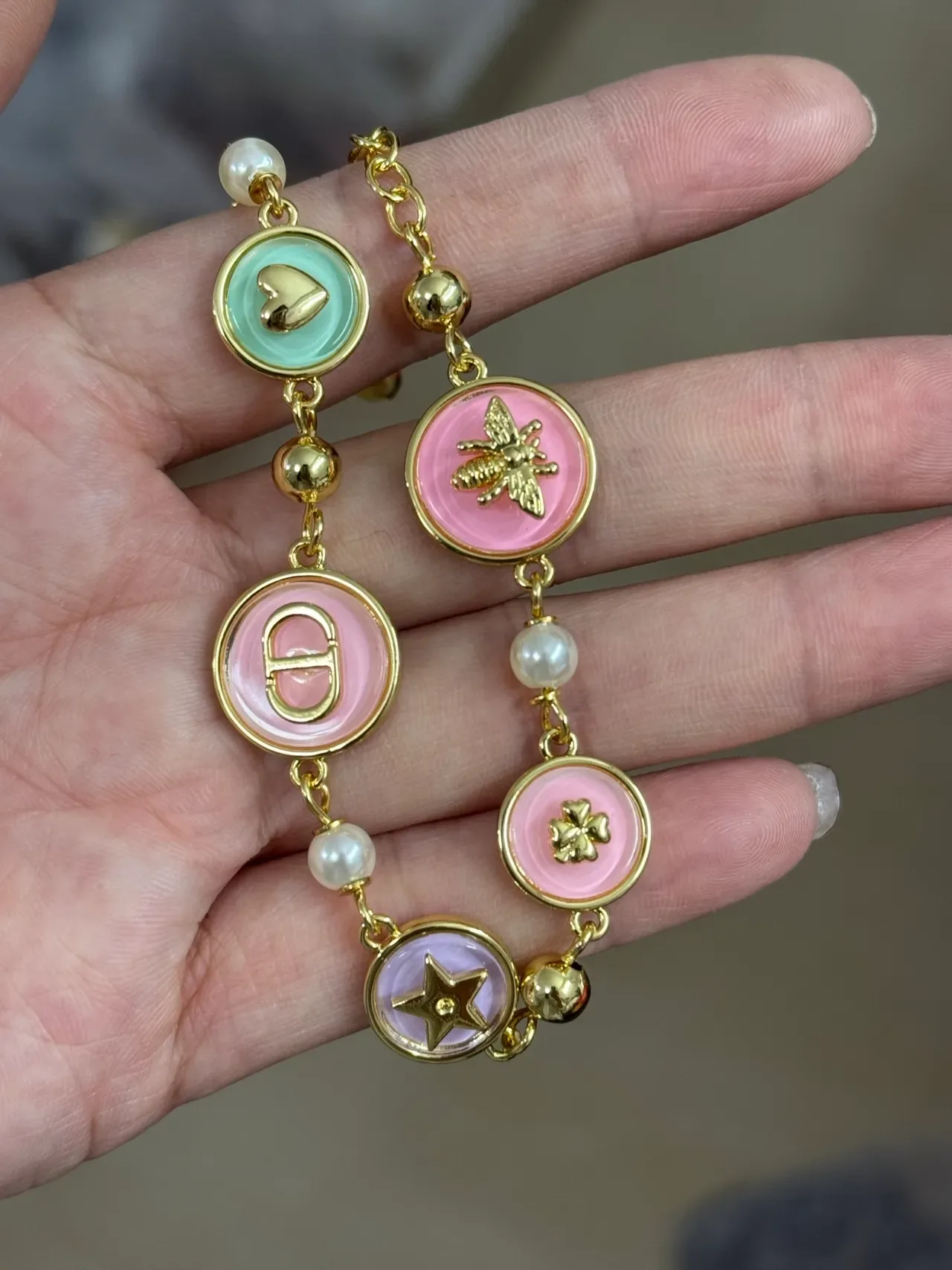 Dior Bracelet Métal avec Charm Émaillé Rose et Or 3