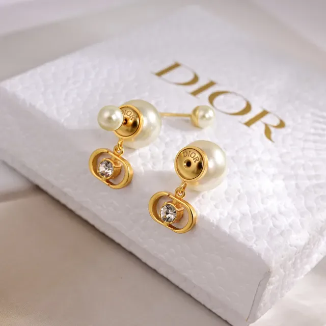 Dior Tribales brincos em tom dourado com pérola branca e cristal 2