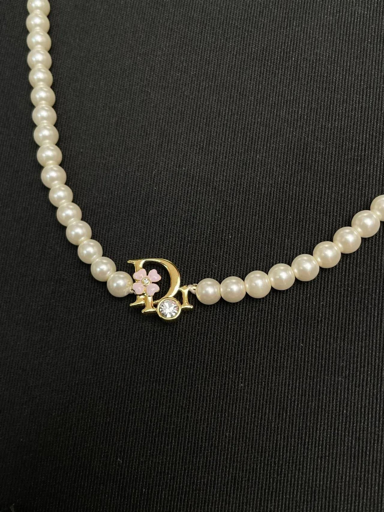 Collier Dior Chaîne de Perles en Or Blanc avec Pendentif Logo 3