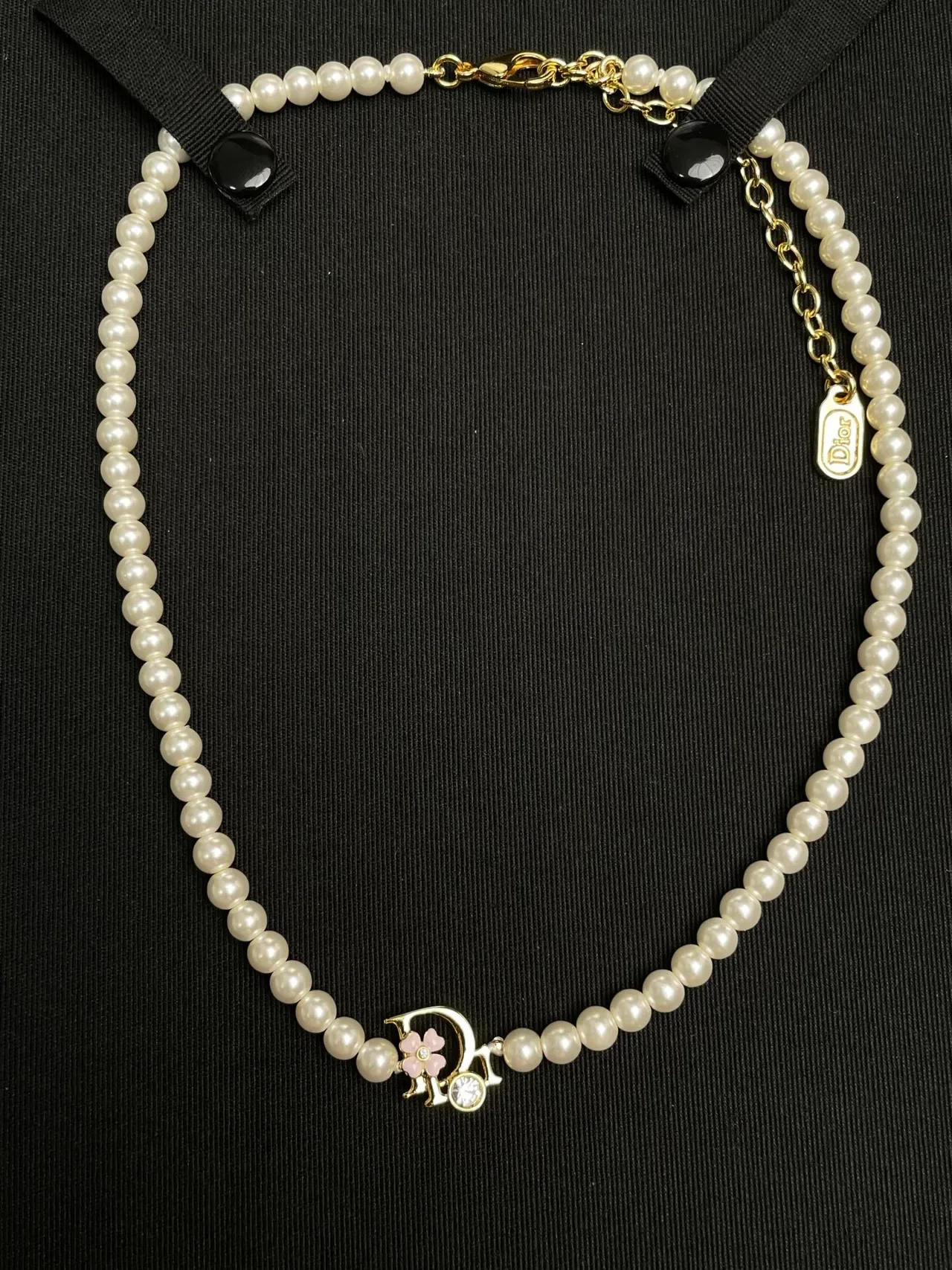 Collier Dior Chaîne de Perles en Or Blanc avec Pendentif Logo 5