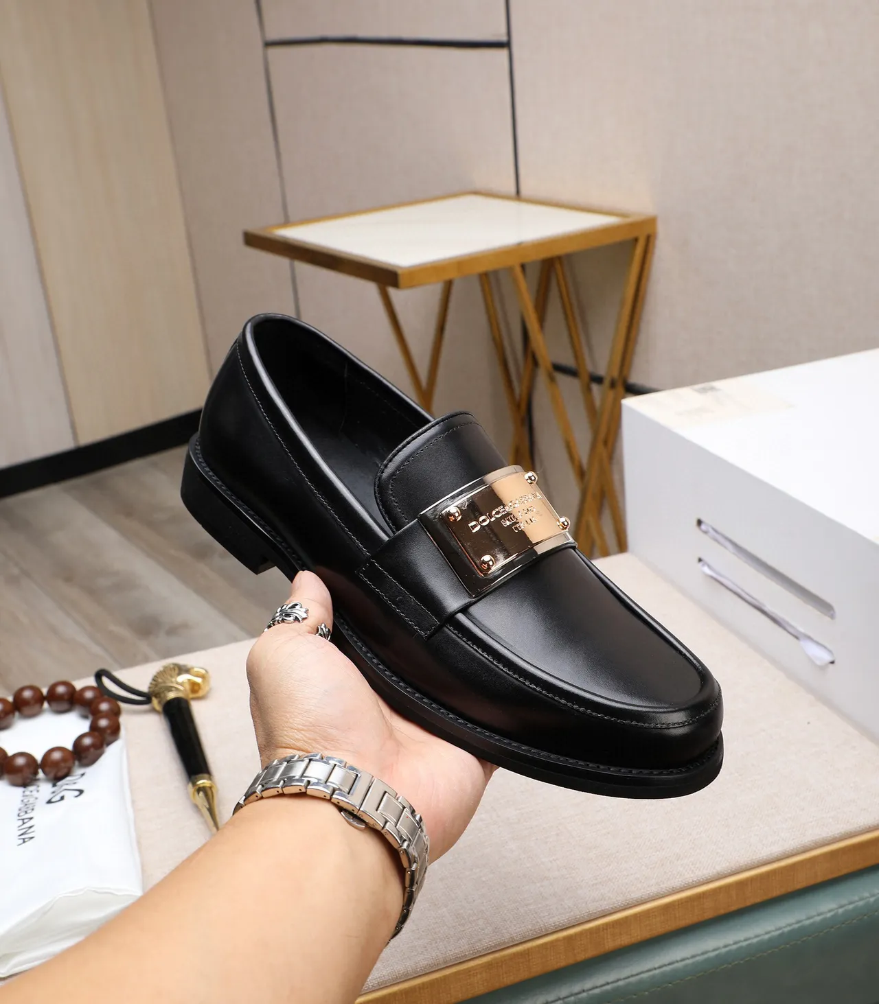 Dolce & Gabbana Portofino Preto Dourado Couro Polido Placa de Metal Loafer 5