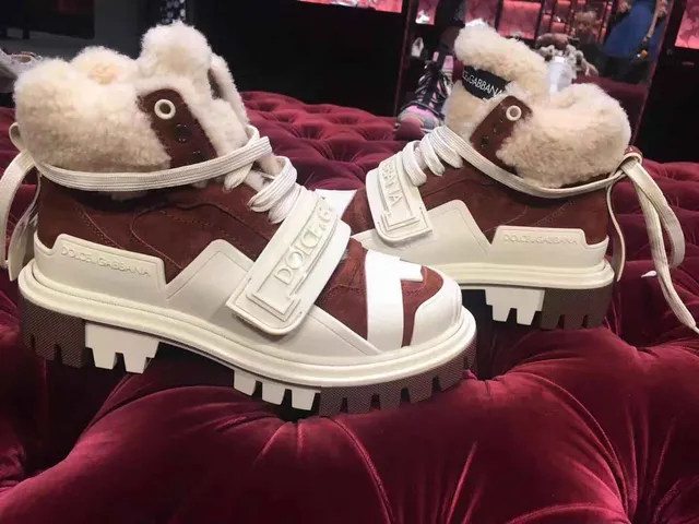 Dolce & Gabbana Bottes de neige doublées en shearling en bordeaux et crème 2