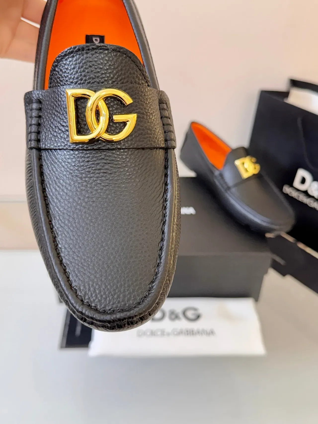 Dolce & Gabbana Logo Loafer Preto Laranja Couro Granulado Fivela Dourada 3