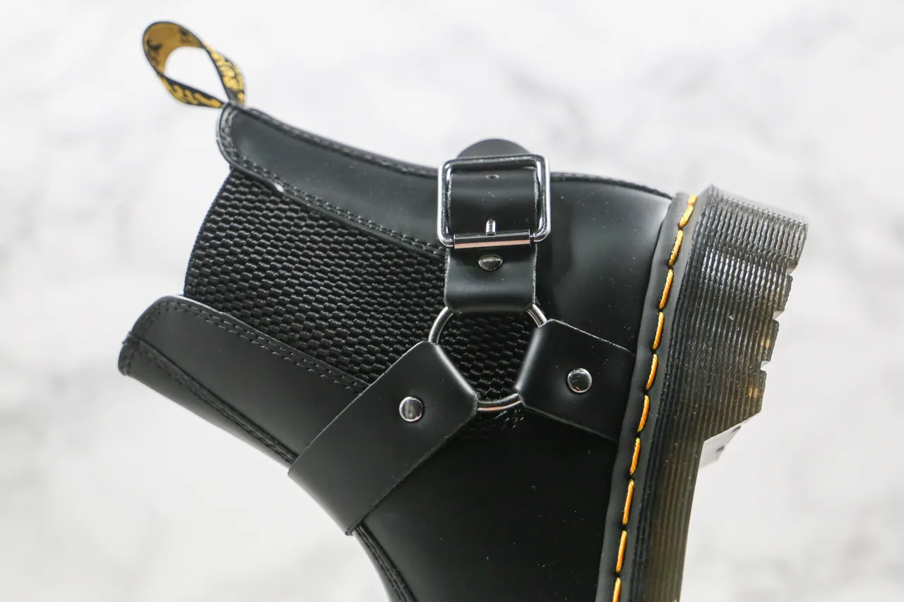 Dr. Martens 1460 Harness bottine Chelsea avec couture noire et jaune 5
