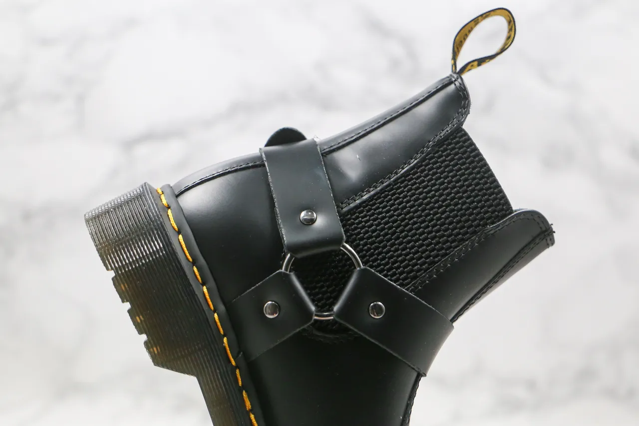 Dr. Martens 1460 Harness bottine Chelsea avec couture noire et jaune 6
