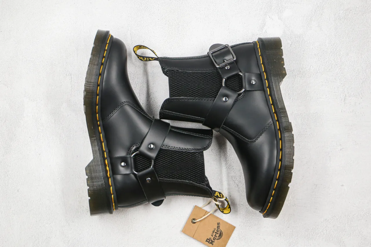 Dr. Martens 1460 Harness bottine Chelsea avec couture noire et jaune 7