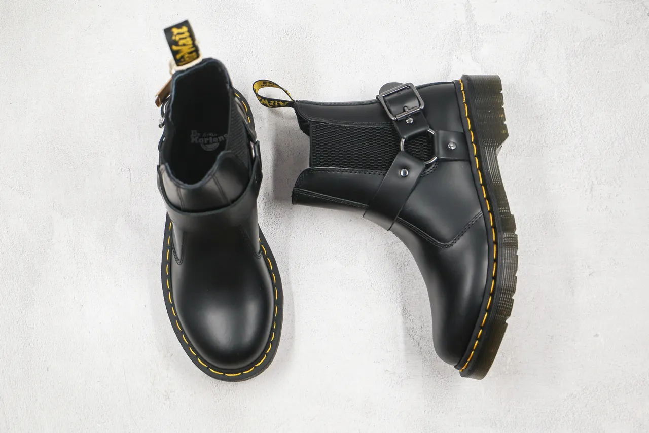 Dr. Martens 1460 Harness bottine Chelsea avec couture noire et jaune 8