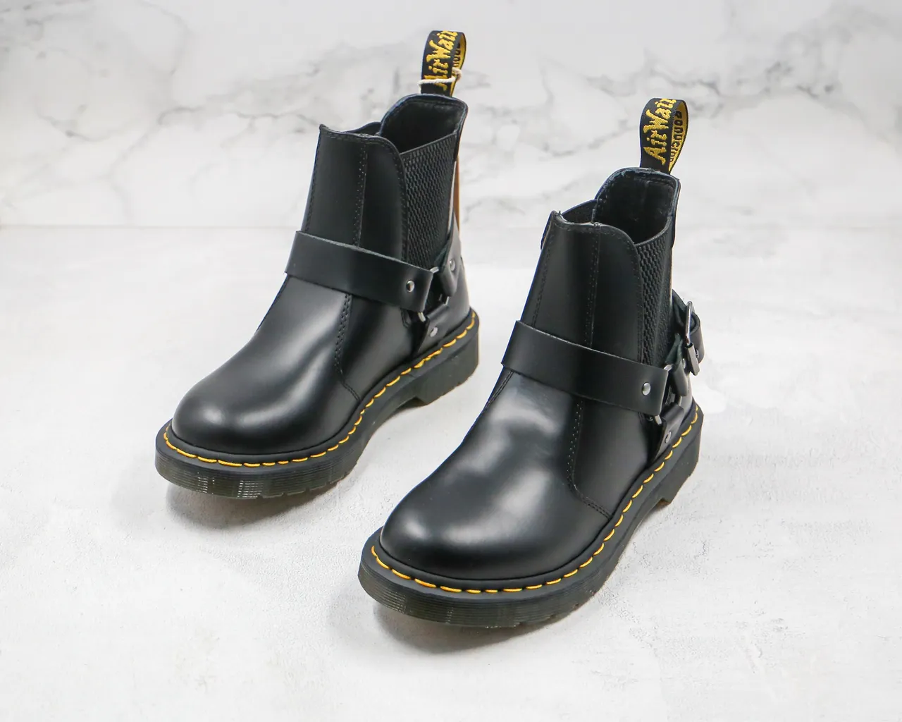 Dr. Martens 1460 Harness bottine Chelsea avec couture noire et jaune 9