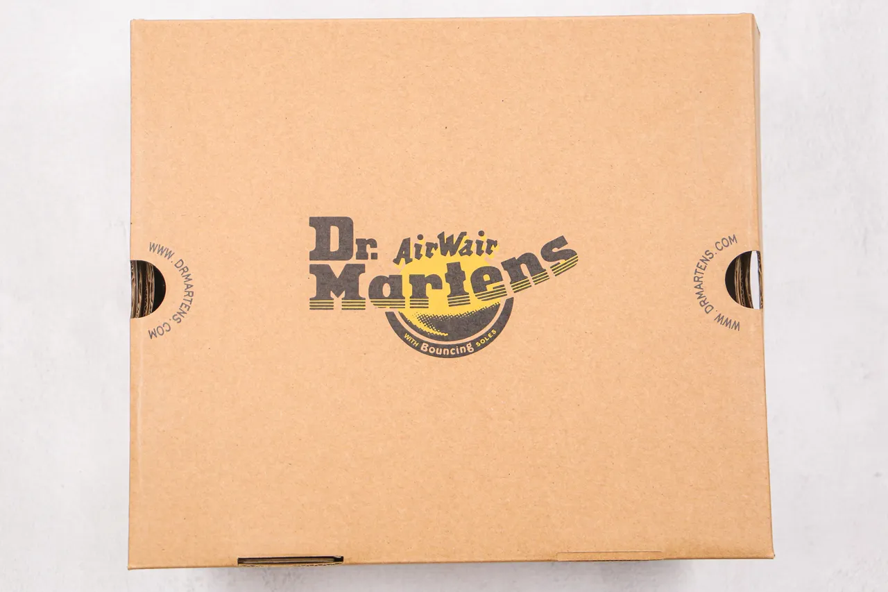 Dr. Martens 1460 Harness bottine Chelsea avec couture noire et jaune 10