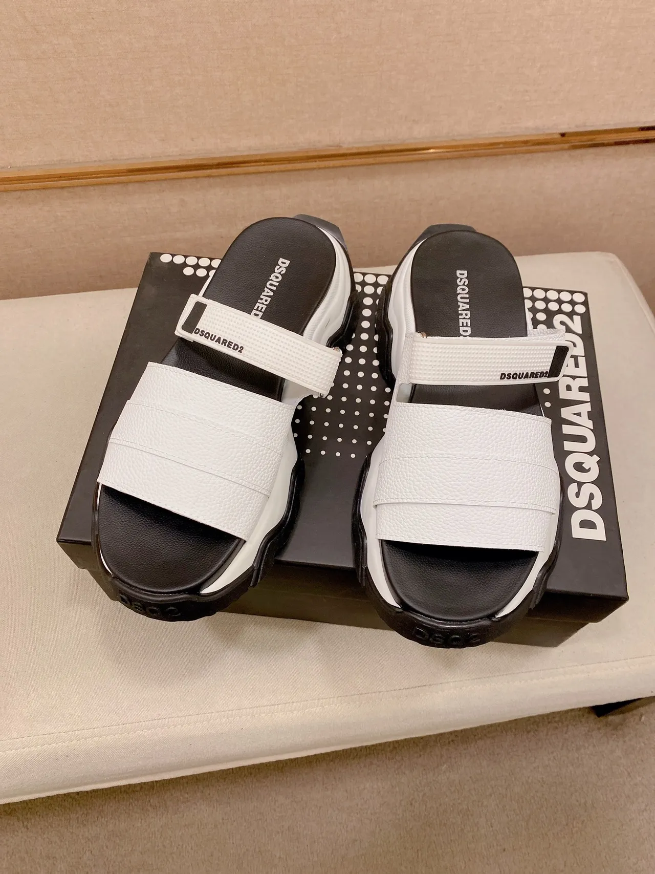 Dsquared2 ICON Sandales Casuales Blanc et Noir à Semelle Ondulée Épaisse 3