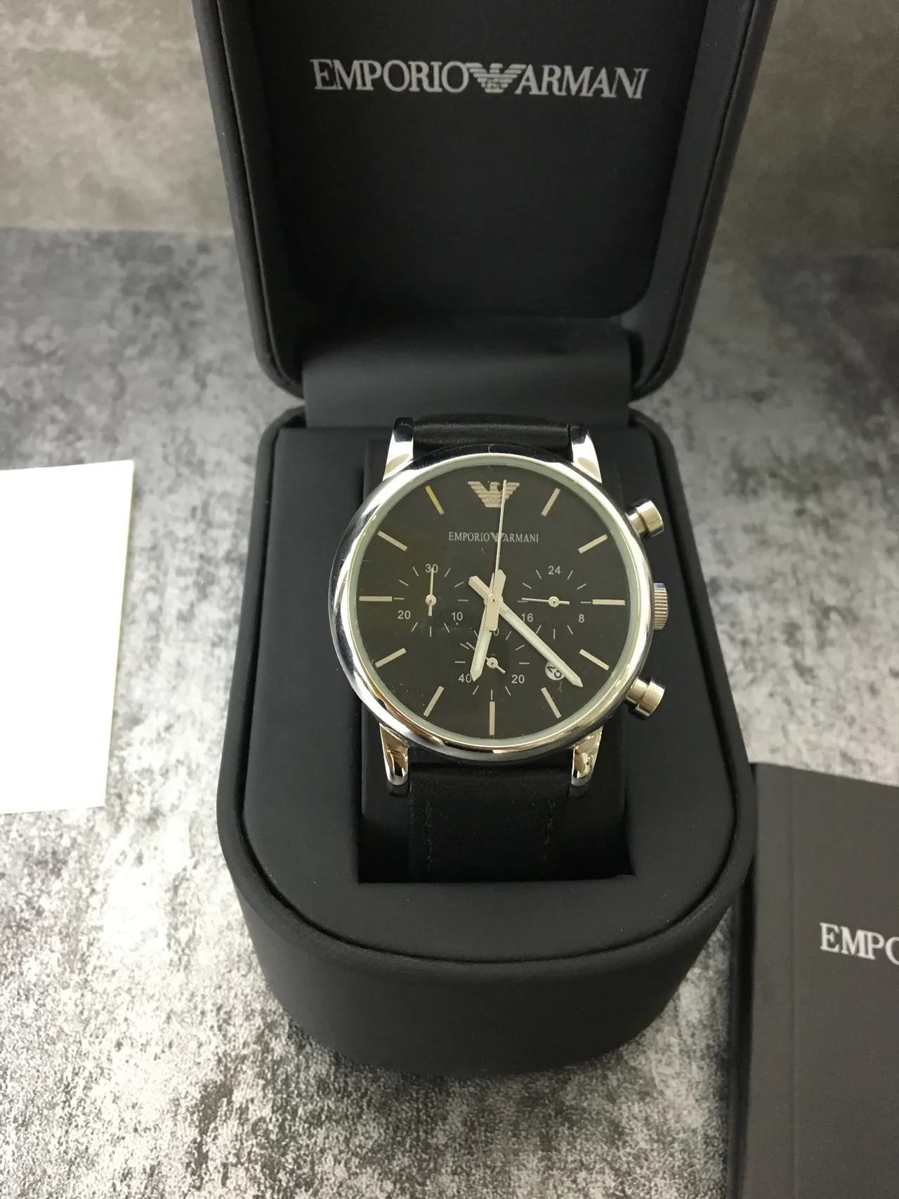 Montre Emporio Armani Classique Chronographe Cadran Noir Quartz 2